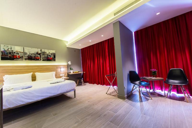 Junior Suite with Balcony image 1