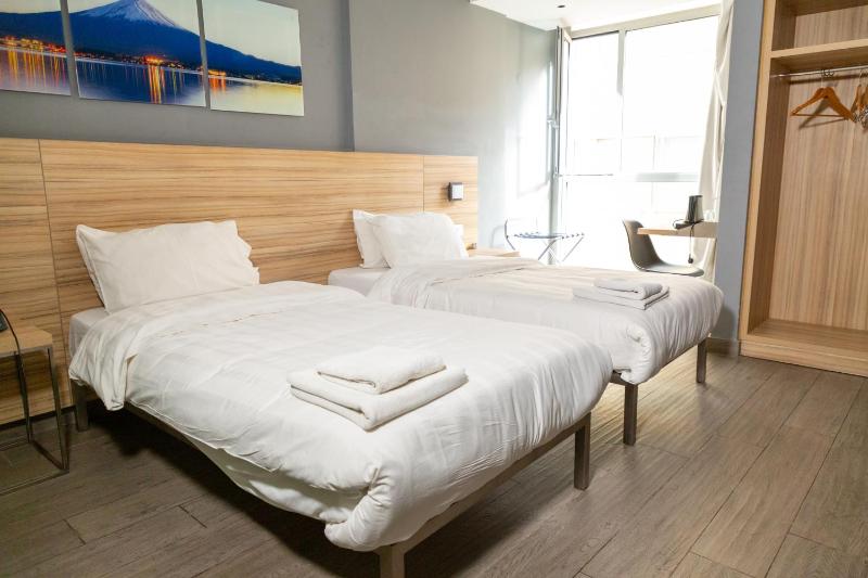 Deluxe Double Room image 4