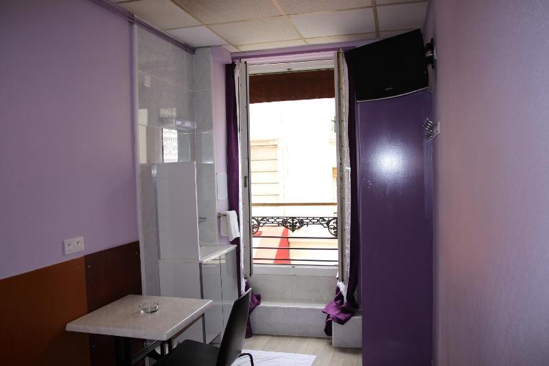 Single Room with Shared Bathroom and Toilet image 3