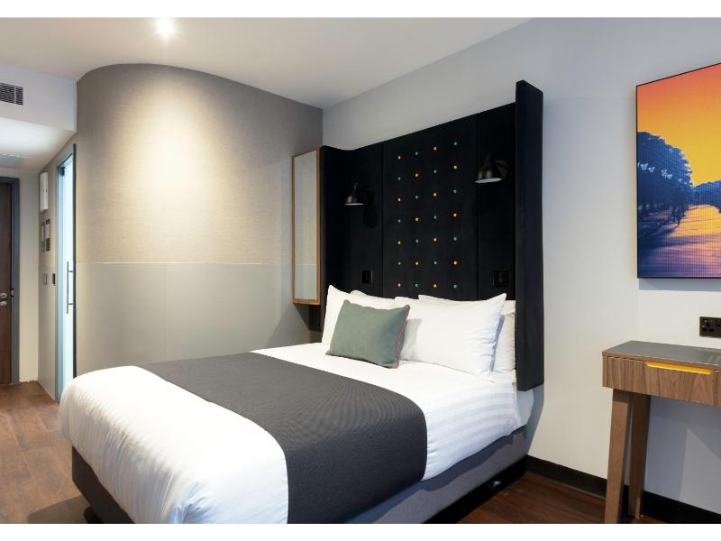 Double Room image 4