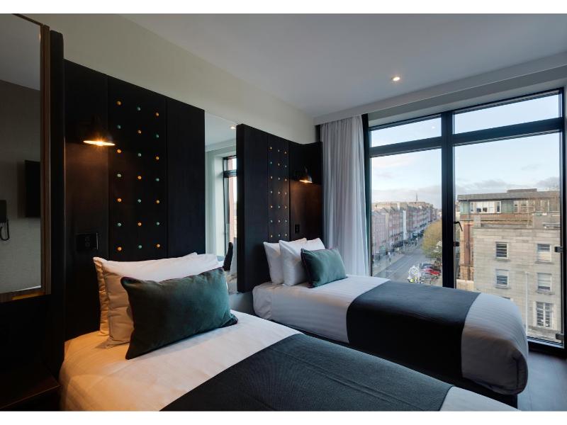 Twin Room image 2