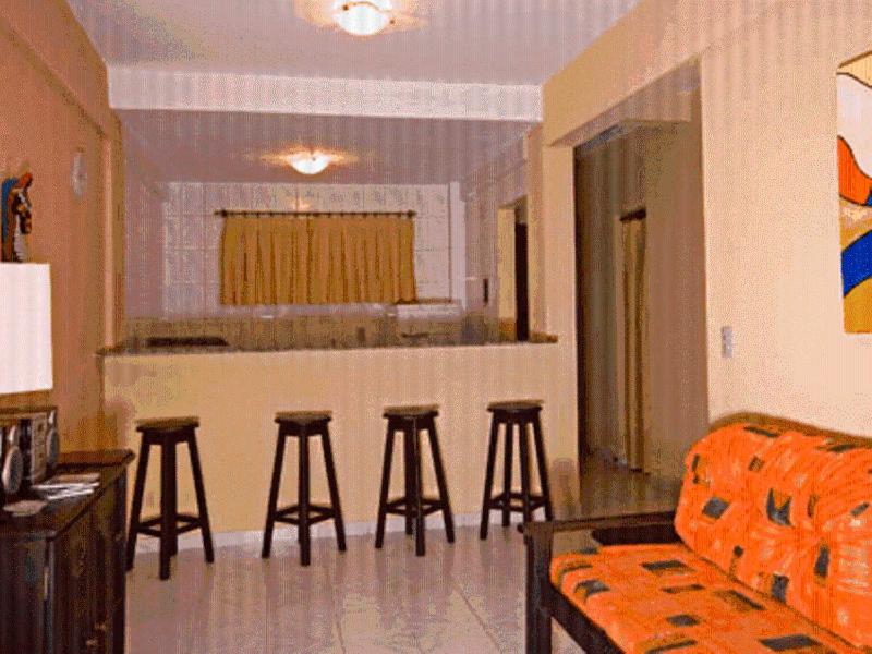 Luxury One-Bedroom Apartment image 2