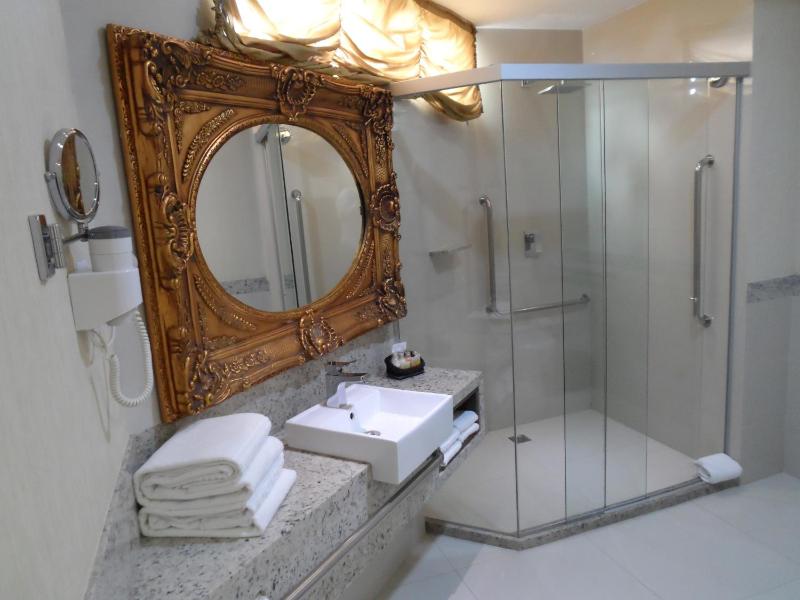 Luxury Room with Side Sea View (3 adults + 1 Child) image 2