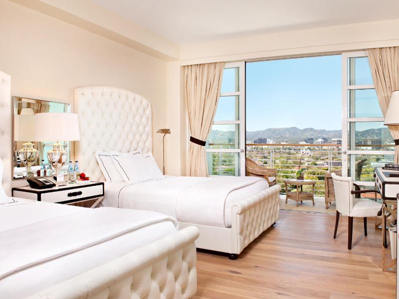 Premium Double Room with Two Double Beds and City View image 1