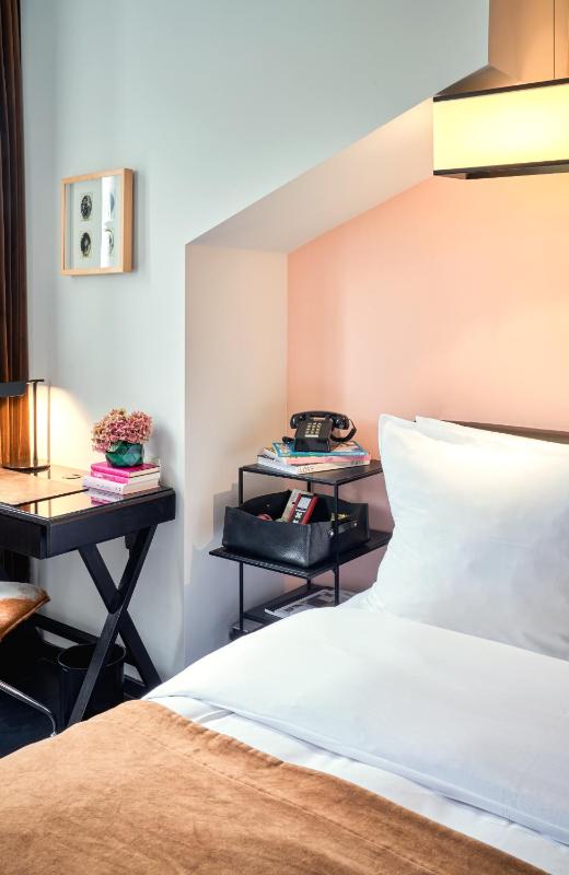 Double Room image 4