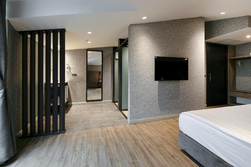 Superior Double or Twin Room with Terrace image 2