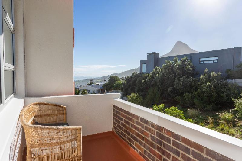One-Bedroom Apartment image 4