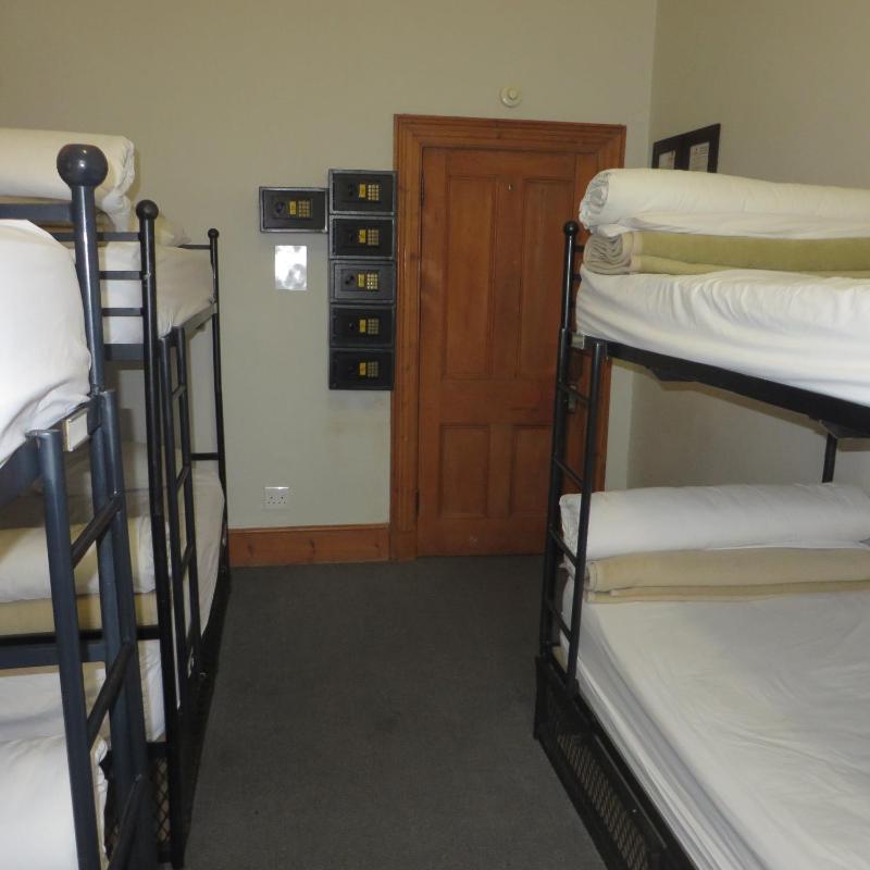 Bed in 6-Bed Mixed Dormitory Room image 4