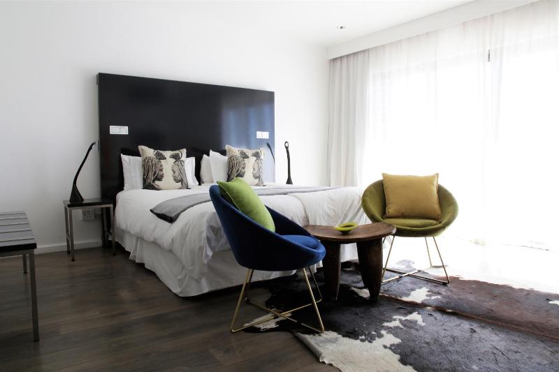 Deluxe Double Sea Facing Room with Balcony image 2