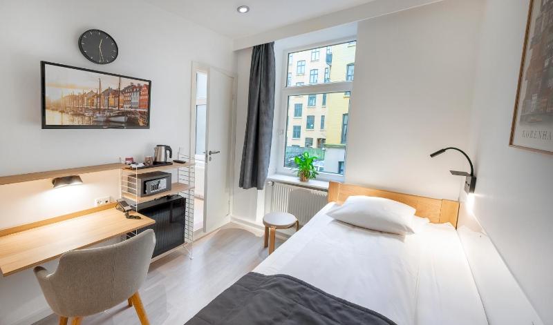 Single Room image 3