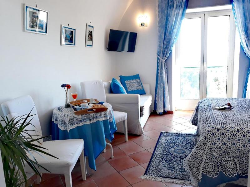 Double or Twin Room with Sea View image 1