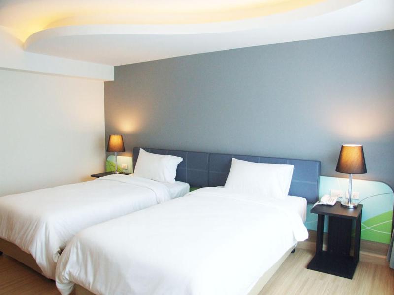 Deluxe Double or Twin Room image 3