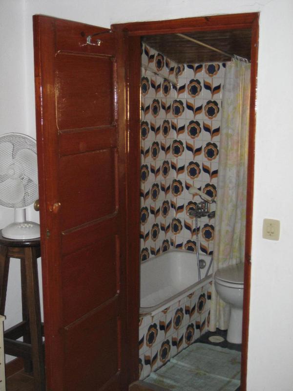 Single Room with Private Bathroom image 2