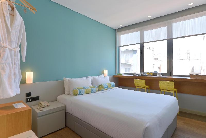Classic Double Room image 2
