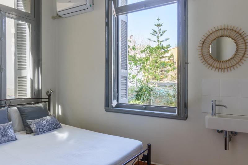 Superior Double Room with Private Bathroom image 3