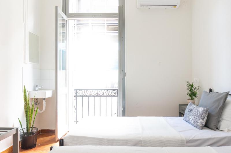Superior Twin Room image 4