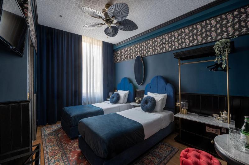 Double or Twin Room image 3