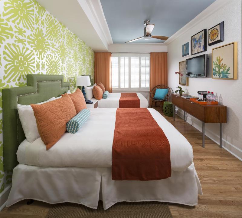 Standard Double Room with Two Double Beds image 1