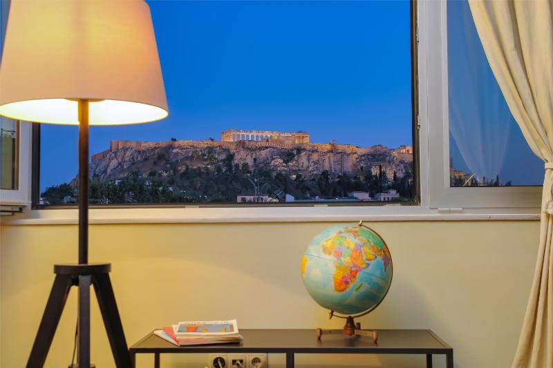 Deluxe Suite with Acropolis View image 4