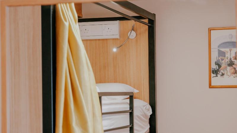 Bed in 8-Bed Mixed Dormitory Room with Shared Bathroom image 2