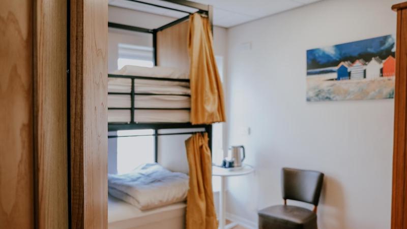 Standard Twin Room with Shared Bathroom image 3