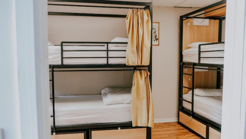 Bed in 6-Bed Mixed Dormitory Room with Shared Bathroom image 4
