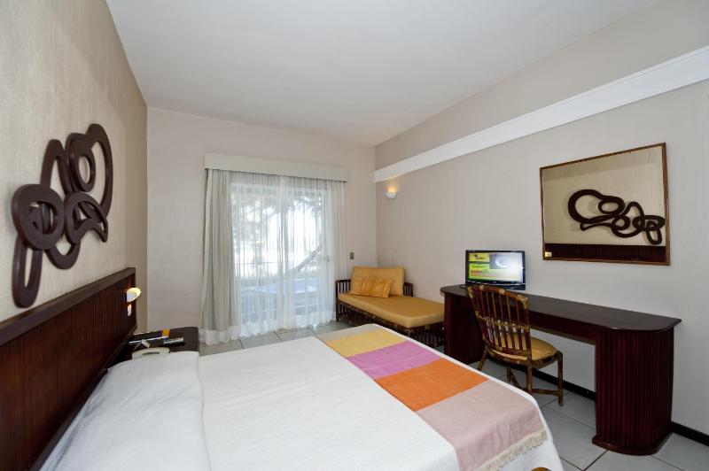 Deluxe Double Room with sea view and Shared Pool image 3