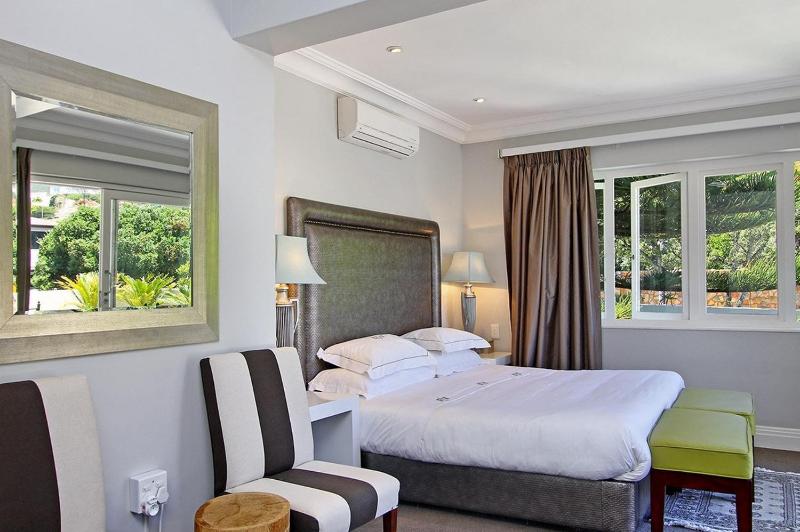 King Room with Balcony image 1
