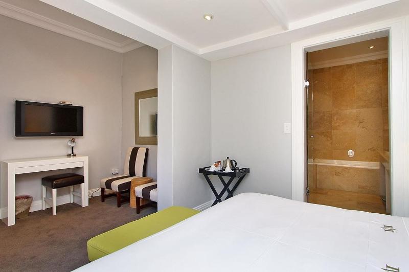 King Room with Mountain View image 1