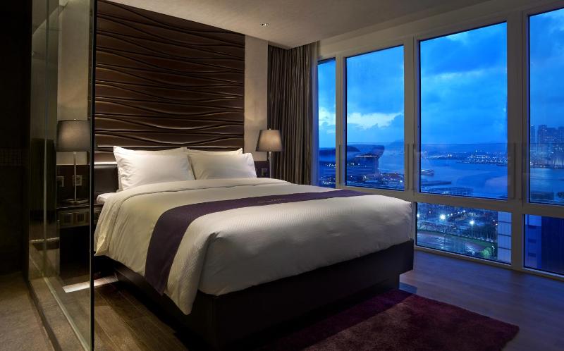 Luxury Queen Room with Harbour View image 1