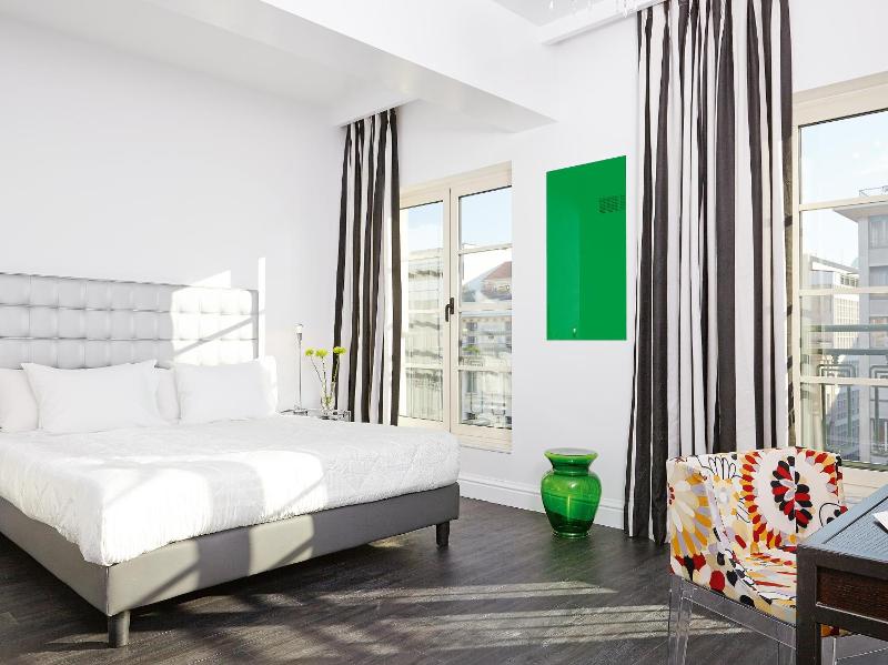 Pallas Guestroom image 4