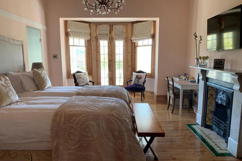King Suite with Balcony image 1