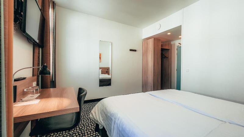 Standard Double Room image 4
