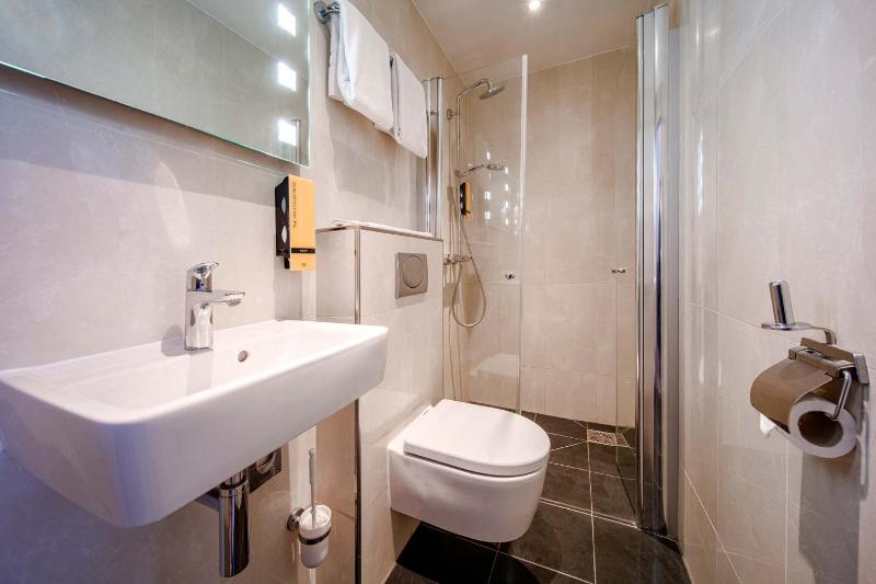 Small Double Room image 3