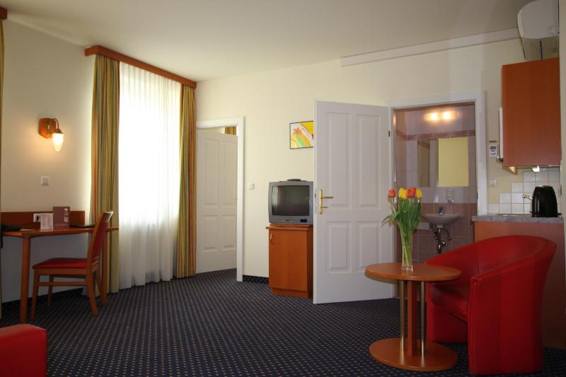 Standard Suite image 2