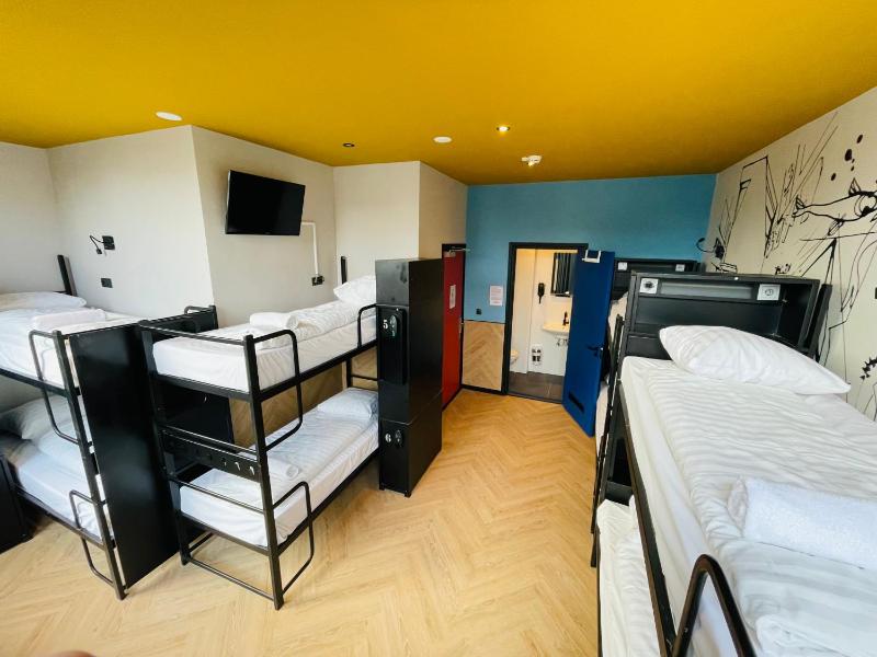 Bed in 8-Bed Mixed Dormitory Room image 4