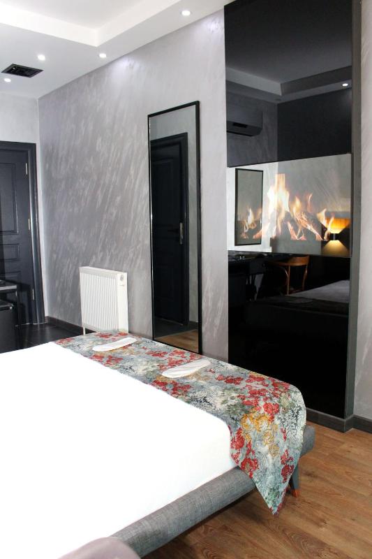 Deluxe Double or Twin Room image 4
