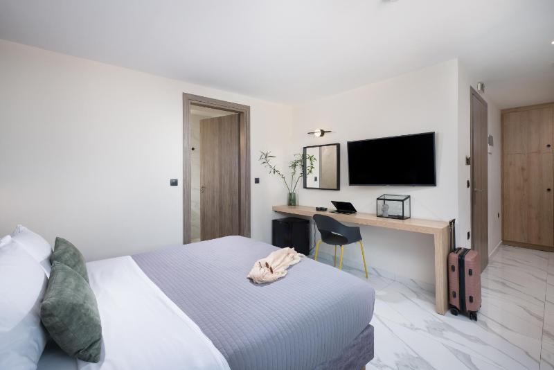 Standard Double Room image 4
