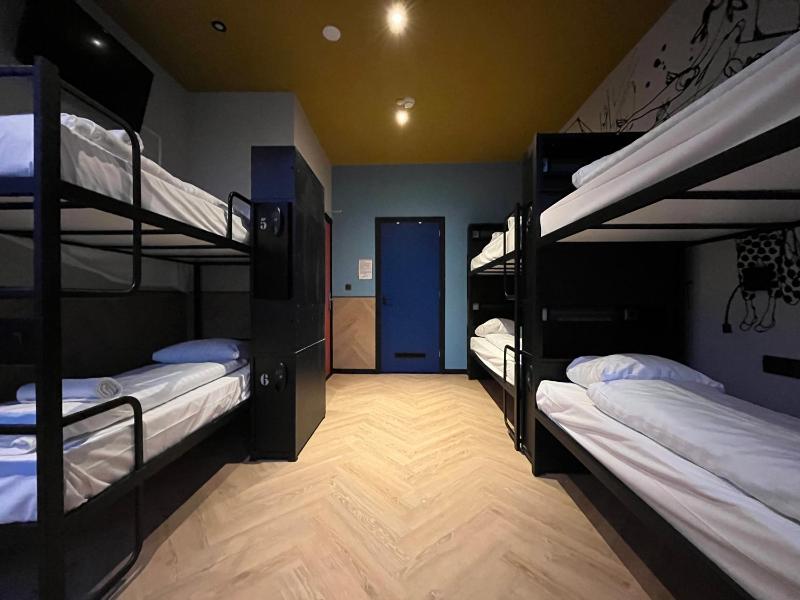Bed in 8-Bed Mixed Dormitory Room image 2
