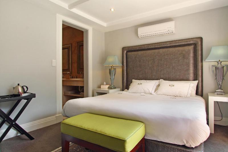 King Room with Balcony image 4