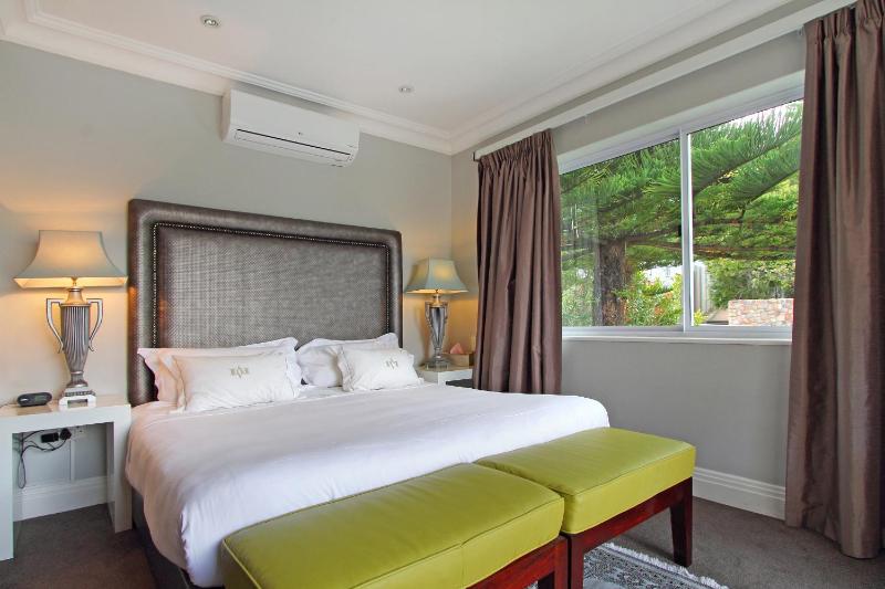 King Room with Balcony image 3