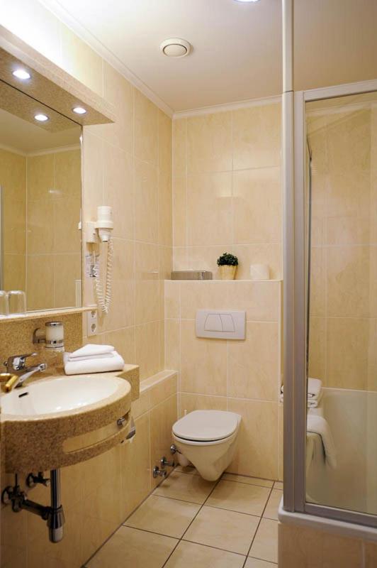 Standard Single Room with Shower image 3