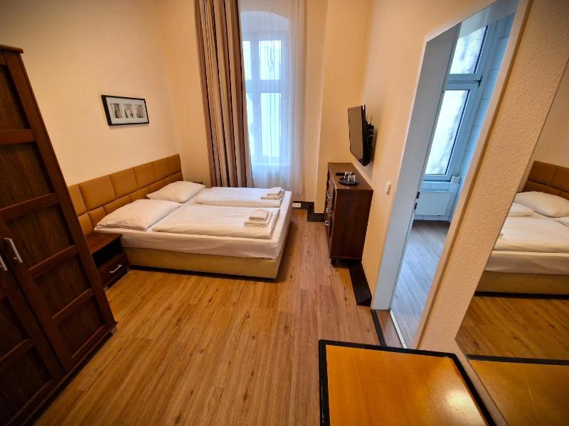 Standard Double or Twin Room image 3