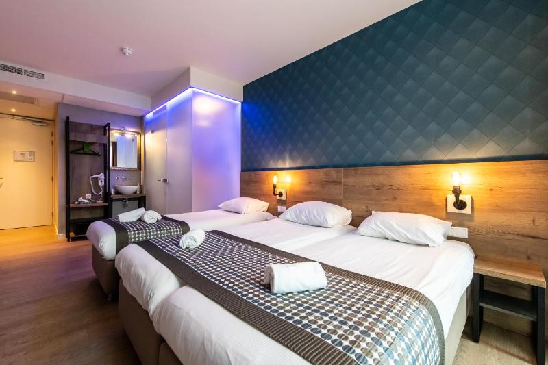 Standard Triple Room image 3