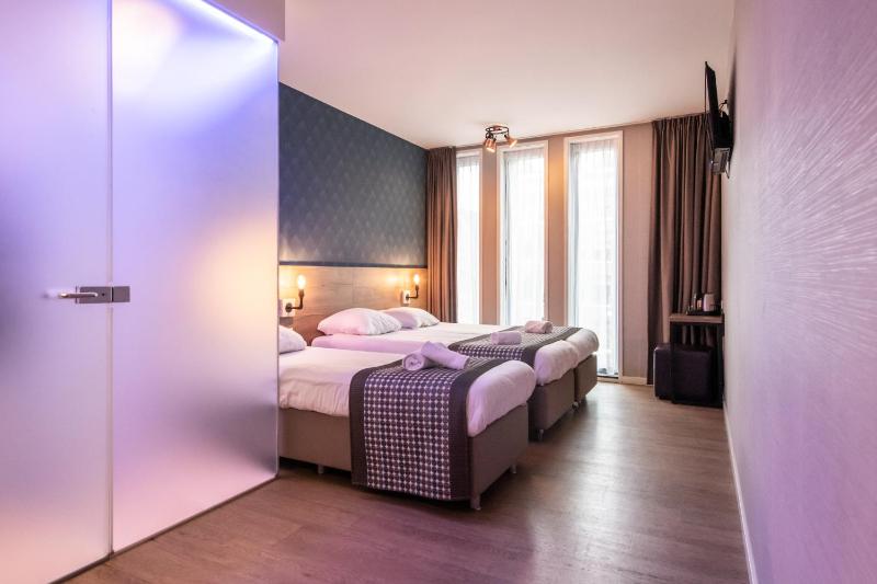 Standard Triple Room image 4