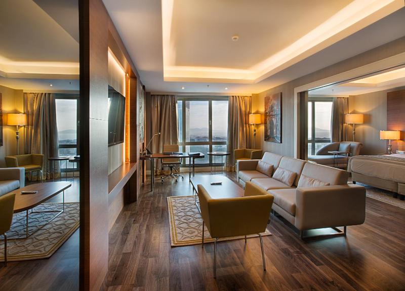 Executive Suite with Prince's Islands View - Free Spa & Lounge Access image 3