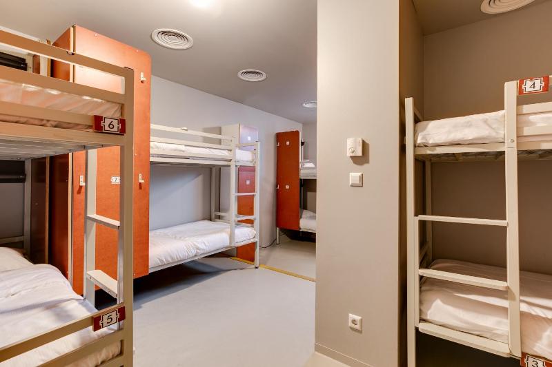 Bed in 10-8 bed Mixed Dorm - Shared facilities image 2