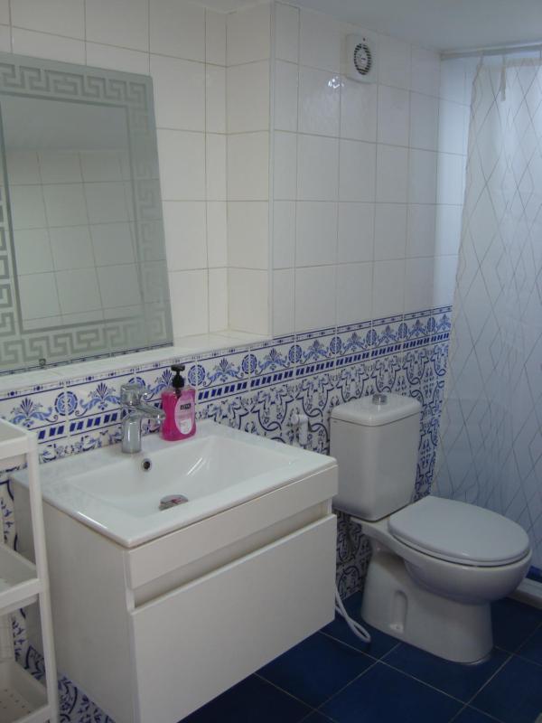 Double Room with Shared Bathroom image 4