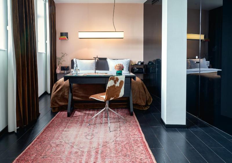 Deluxe Suite image 4