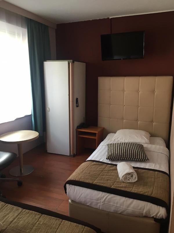 Single Room image 4